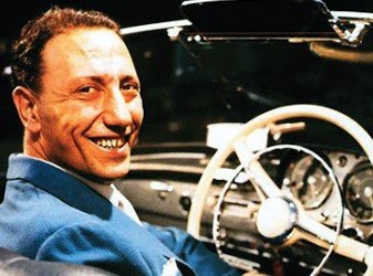 Il cantautore partenopeo Renato Carosone Il cantautore partenopeo Renato Carosone