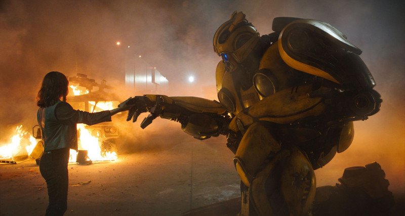 Hailee Steinfeld e Bumblebee Hailee Steinfeld e Bumblebee