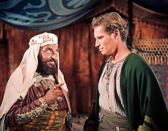 Hugh Griffith e Charlton Heston sono lo Sceicco Ilderim e Ben Hur Hugh Griffith e Charlton Heston sono lo Sceicco Ilderim e Ben Hur