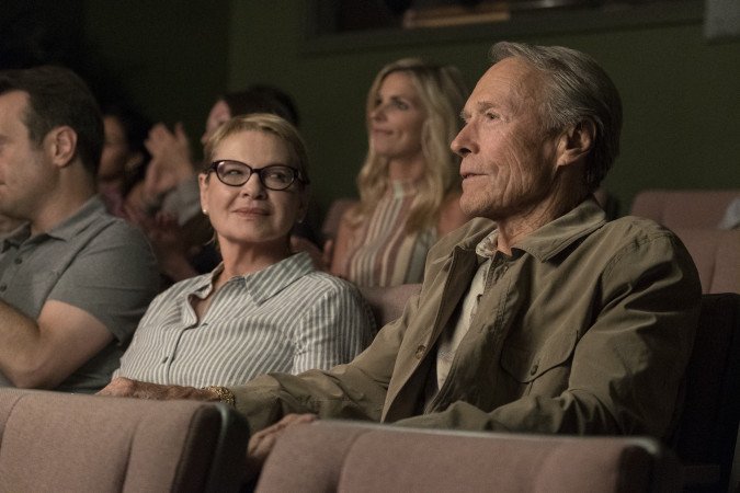 Dianne Wiest e Clint Eastwood sono Mary ed Earl Stone Dianne Wiest e Clint Eastwood sono Mary ed Earl Stone