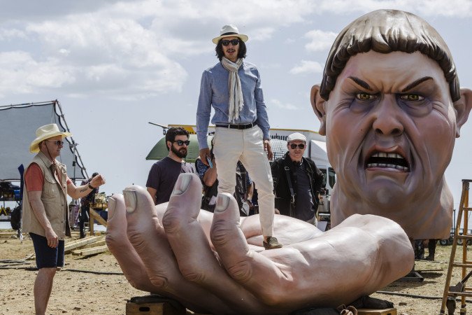 L'uomo che uccise Don Chisciotte (30 giugno) stasera in prima tv su Iris e in diretta streaming L'uomo che uccise Don Chisciotte (30 giugno) stasera in prima tv su Iris e in diretta streaming