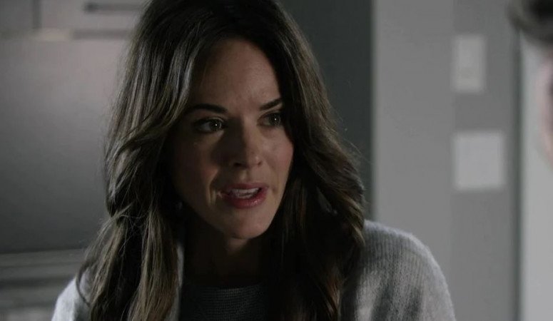 Tutti i segreti di mio marito - Sarah Butler nel ruolo di Karen Croft