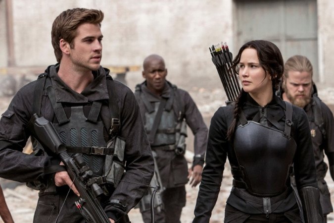 Jennifer Lawrence e Liam Hemsworth sono Katniss Everdeen e Gale Hawthorne Jennifer Lawrence e Liam Hemsworth sono Katniss Everdeen e Gale Hawthorne