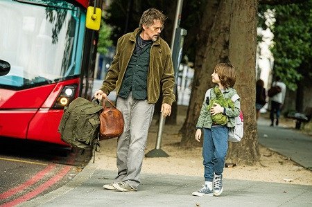 Ethan Hawke e Azhy Robertson sono Tucker e Jackson Crowe