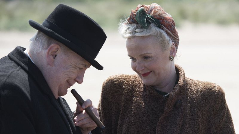 Brian Cox e Miranda Richardson sono Winston e Clementine Churchill Brian Cox e Miranda Richardson sono Winston e Clementine Churchill