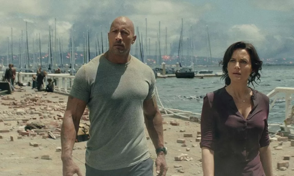 Dwayne Johnson e Carla Gugino sono Ray Gaines e Emma Gaines Dwayne Johnson e Carla Gugino sono Ray Gaines e Emma Gaines