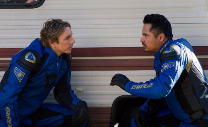 Dax Shepard (Jon Baker) e Michael Peña (Frank 'Ponch' Poncherello) Dax Shepard (Jon Baker) e Michael Peña (Frank 'Ponch' Poncherello)
