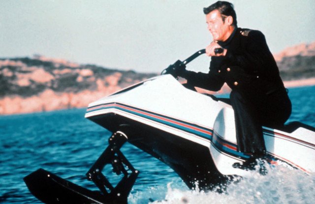 Roger Moore - Protagonista del decimo film della saga James Bond Roger Moore - Protagonista del decimo film della saga James Bond