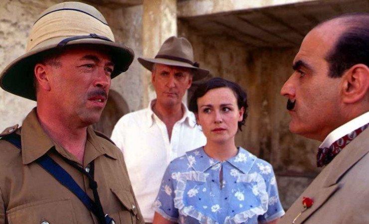 David Courtney Suchet è l'ispettore Poirot, l'ispettore nato dalla penna di Agatha Christie David Courtney Suchet è l'ispettore Poirot, l'ispettore nato dalla penna di Agatha Christie