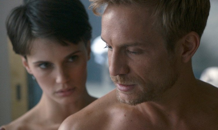 Il film Doppio amore stasera in prima tv su Cielo e in streaming Il film Doppio amore stasera in prima tv su Cielo e in streaming