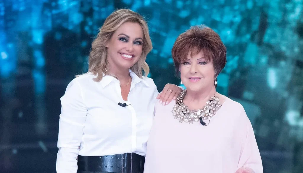 Le opinioniste Sonia Bruganelli e Orietta Berti Le opinioniste Sonia Bruganelli e Orietta Berti