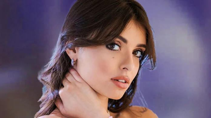 Cosmary Fasanelli: la velina "titolare" di Striscia la Notizia Cosmary Fasanelli: la velina "titolare" di Striscia la Notizia