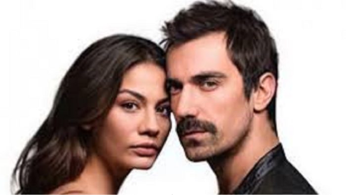 Demet Özdemir e İbrahim Çelikkol nella serie tv My home my destiny Demet Özdemir e İbrahim Çelikkol nella serie tv My home my destiny