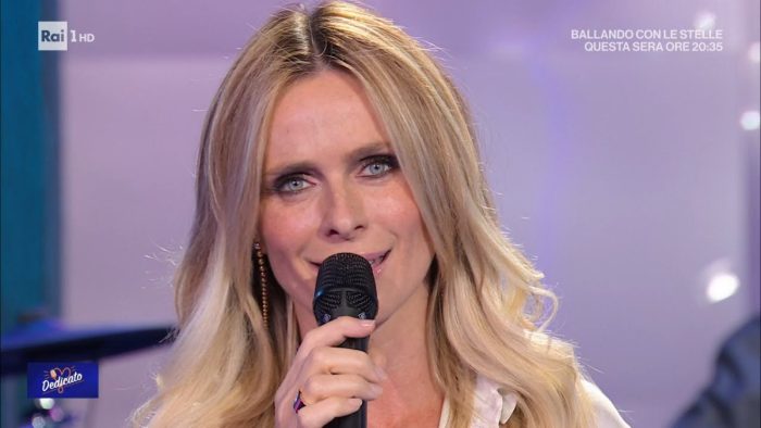 Serena Autieri alla conduzione di Dedicato Serena Autieri alla conduzione di Dedicato