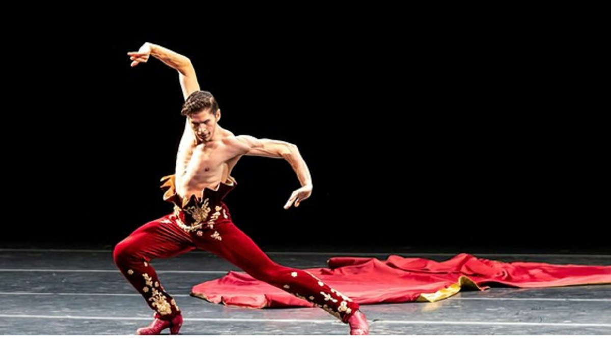 Il ballerino e coreografo Sergio Bernal Alonso Il ballerino e coreografo Sergio Bernal Alonso