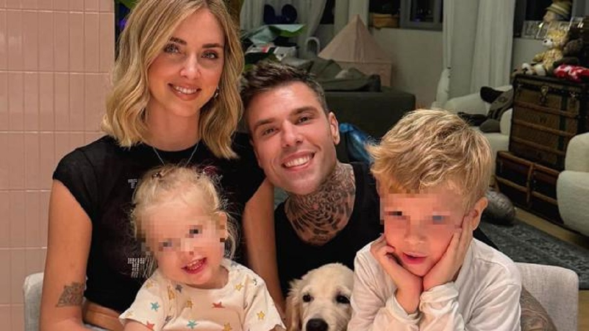 Il rapper Fedez con la sua famiglia Il rapper Fedez con la sua famiglia