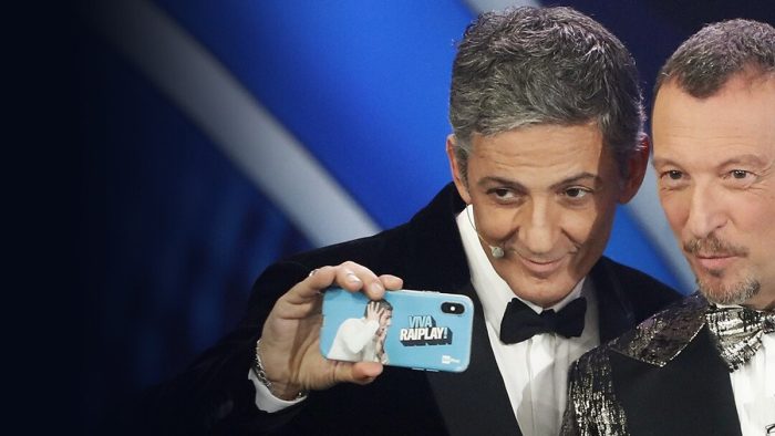 Amadeus annuncia i duetti di Sanremo 2024 (RaiPlay) Amadeus annuncia i duetti di Sanremo 2024 (RaiPlay)