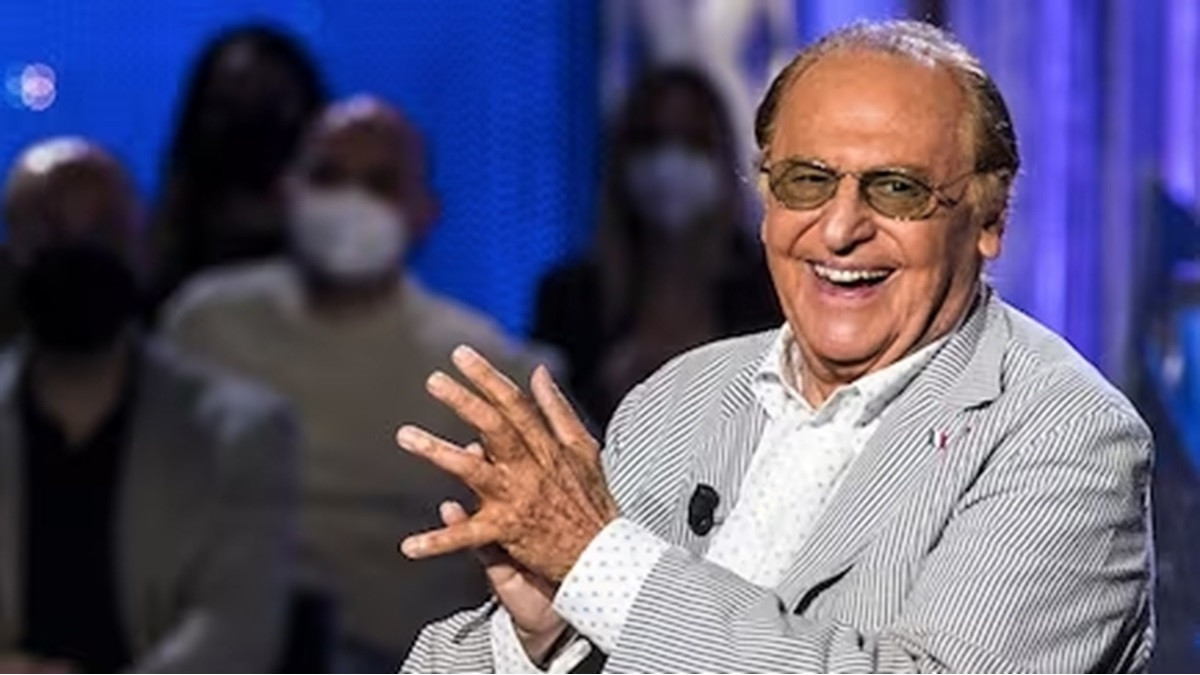 Il cantautore Renzo Arbore Il cantautore Renzo Arbore