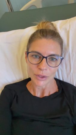 Martina Colombari in ospedale (storie Instagram @martycolombari) Martina Colombari in ospedale (storie Instagram @martycolombari)