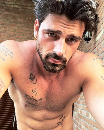 Michele Morrone (Instagram @iammichelemorroneofficial) Michele Morrone (Instagram @iammichelemorroneofficial)