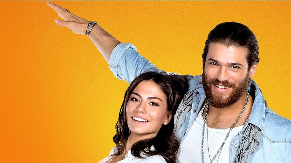 Can Yaman con Demet Özdemir in Daydreamer Le ali del sogno Can Yaman con Demet Özdemir in Daydreamer Le ali del sogno