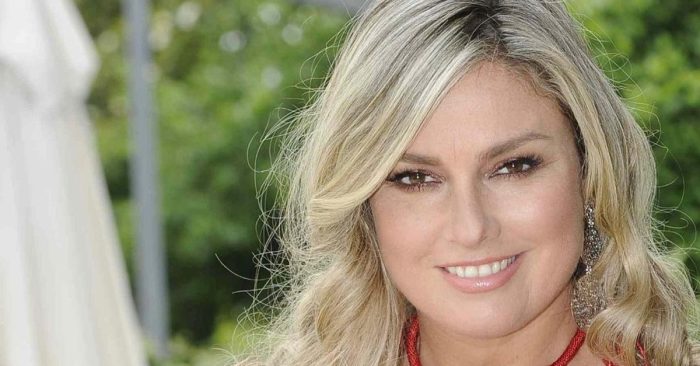 Claudia Costa, alias Giada Desideri, torna a Un posto al sole Claudia Costa, alias Giada Desideri, torna a Un posto al sole