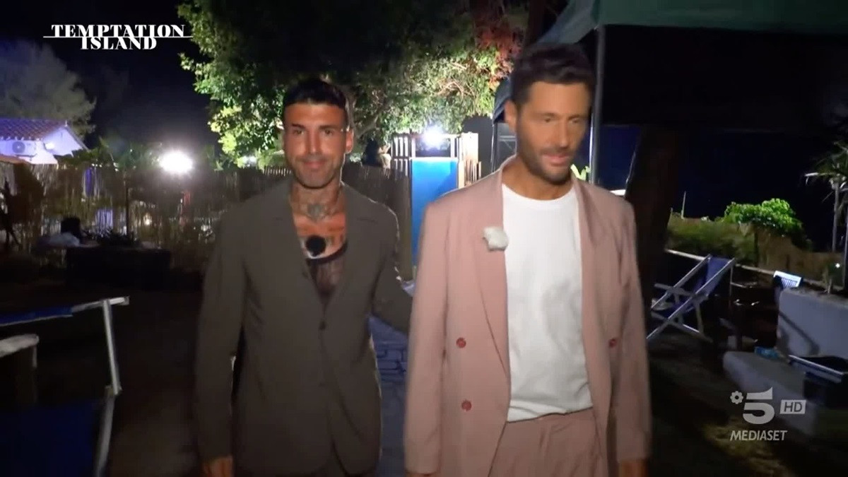 Temptation Island, Fabio si reca al falò di confronto voluto da Sara Temptation Island, Fabio si reca al falò di confronto voluto da Sara