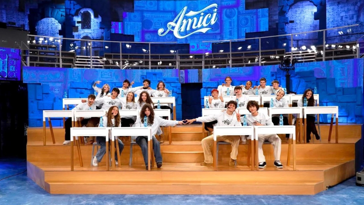 chi non va al serale di amici
