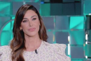 Belen Rodriguez furiosa per strada (Mediaset Infinity)