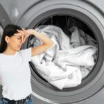 asciugatrice donna che si tappa naso