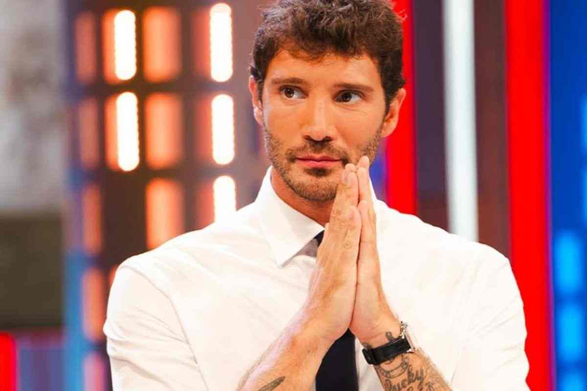 Stefano De Martino sta provando a consolarsi dal momento negativo - RaiPlay - Imtv.it Stefano De Martino sta provando a consolarsi dal momento negativo - RaiPlay - Imtv.it