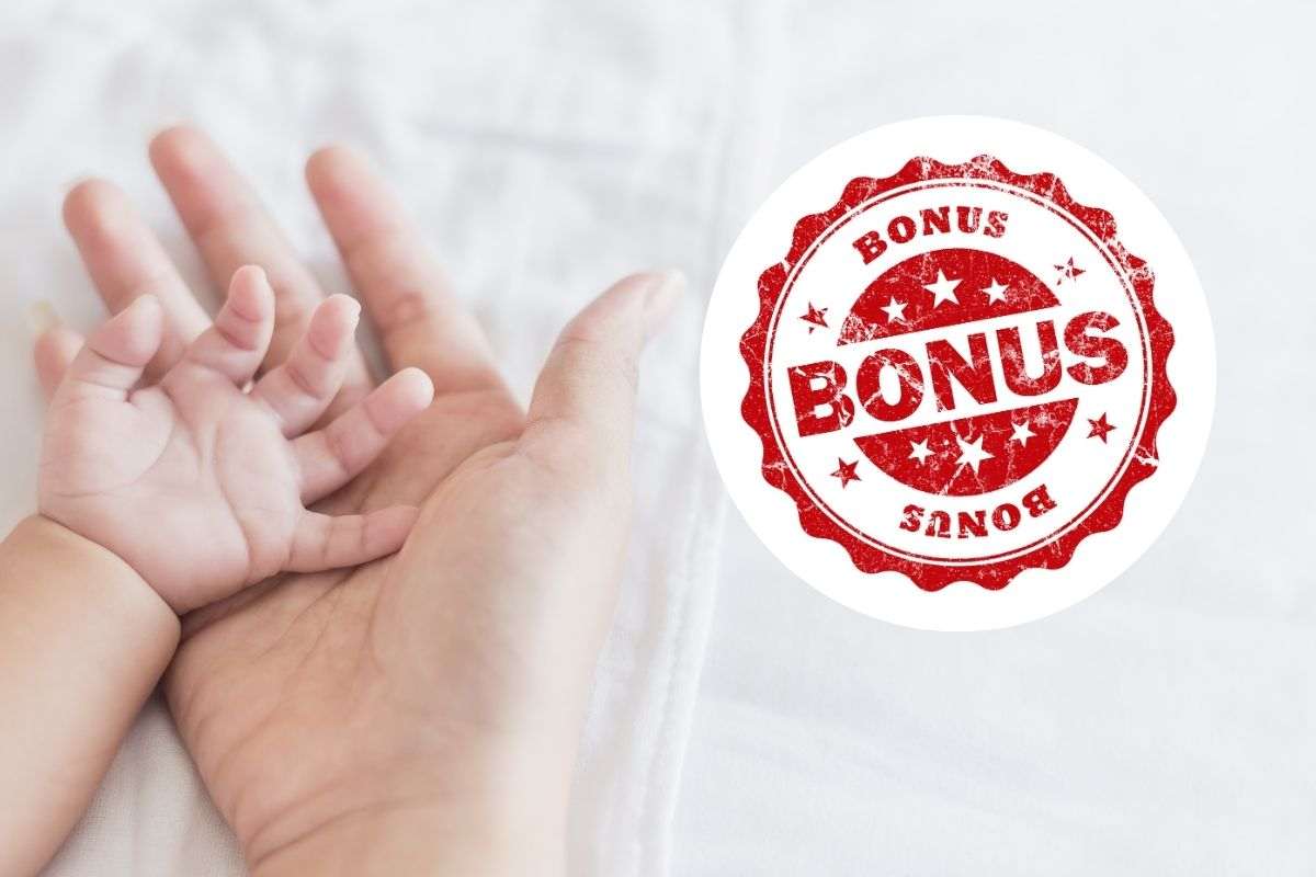 mani mamma e bambino con scritta bonus