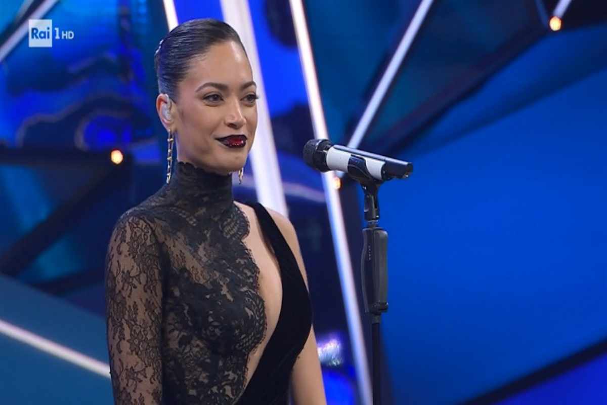 Elodie, imprevisto inaspettato sul palco: ha dovuto dire basta in lacrime